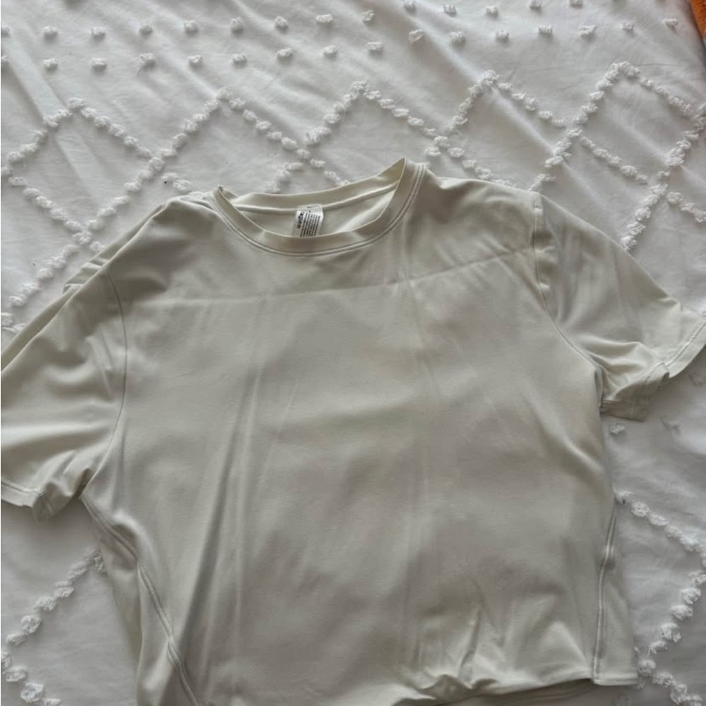 Lululemon Athletica Cream Short Sleeve Tee